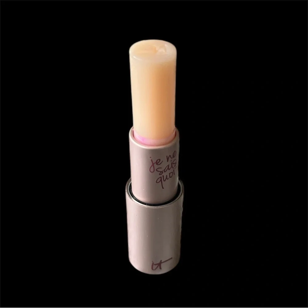 IT Cosmetics Je Ne Sais Quoi Hydrating Lip Balm Treatment, NWOT - Picture 4 of 10